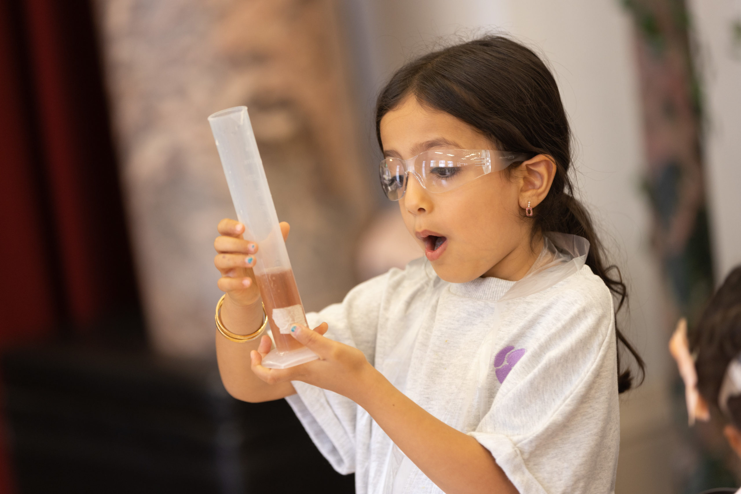 Science camps for children aged 4-8 in London.