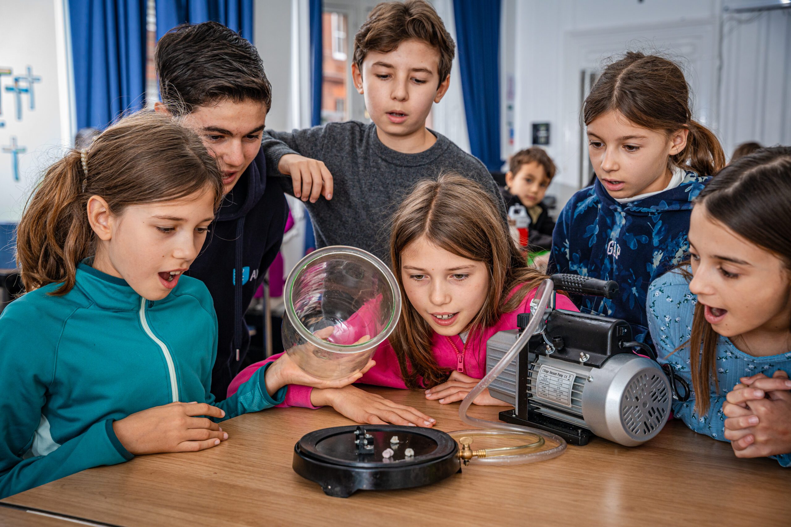 Advanced Science camps with Richer Education in London. For children aged 9-14